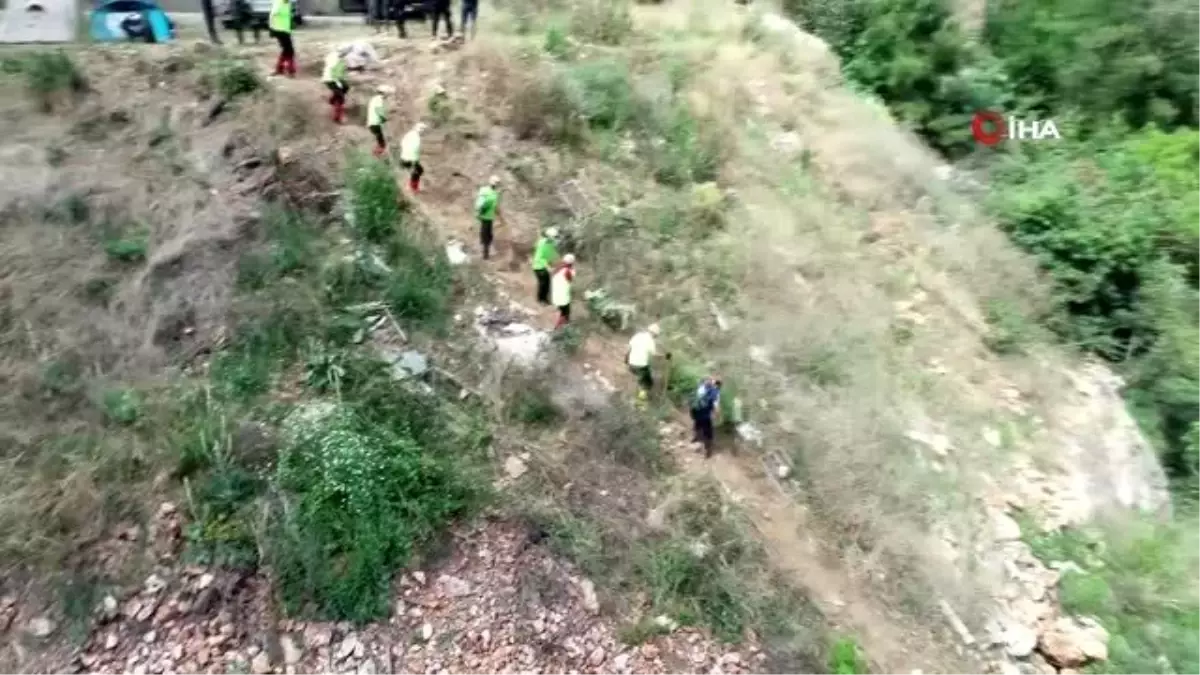 Arama ekipleri sarp kayalardan oluşan dere yatağında genç kızı böyle arıyor