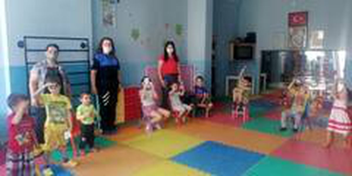 Burhaniye\'de Polisler miniklerle buluştu