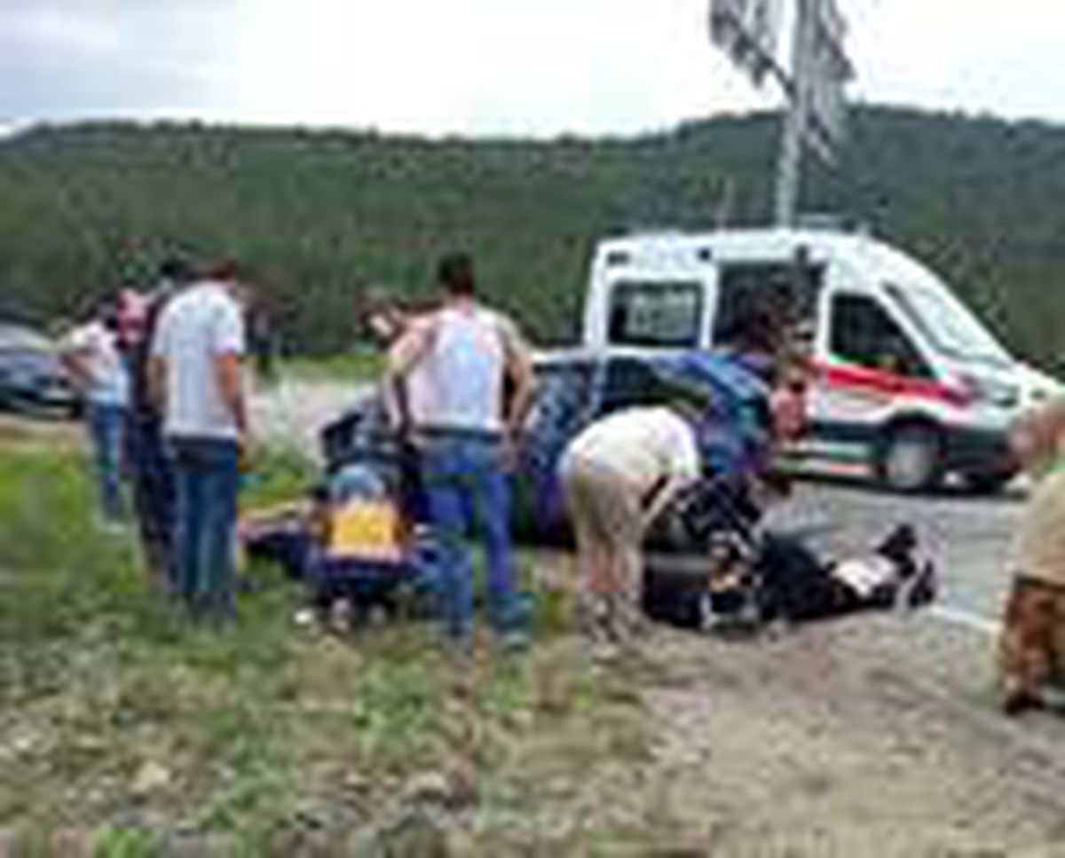 Bursa\'da otomobil ile kamyon çarpıştı: 6 yaralı