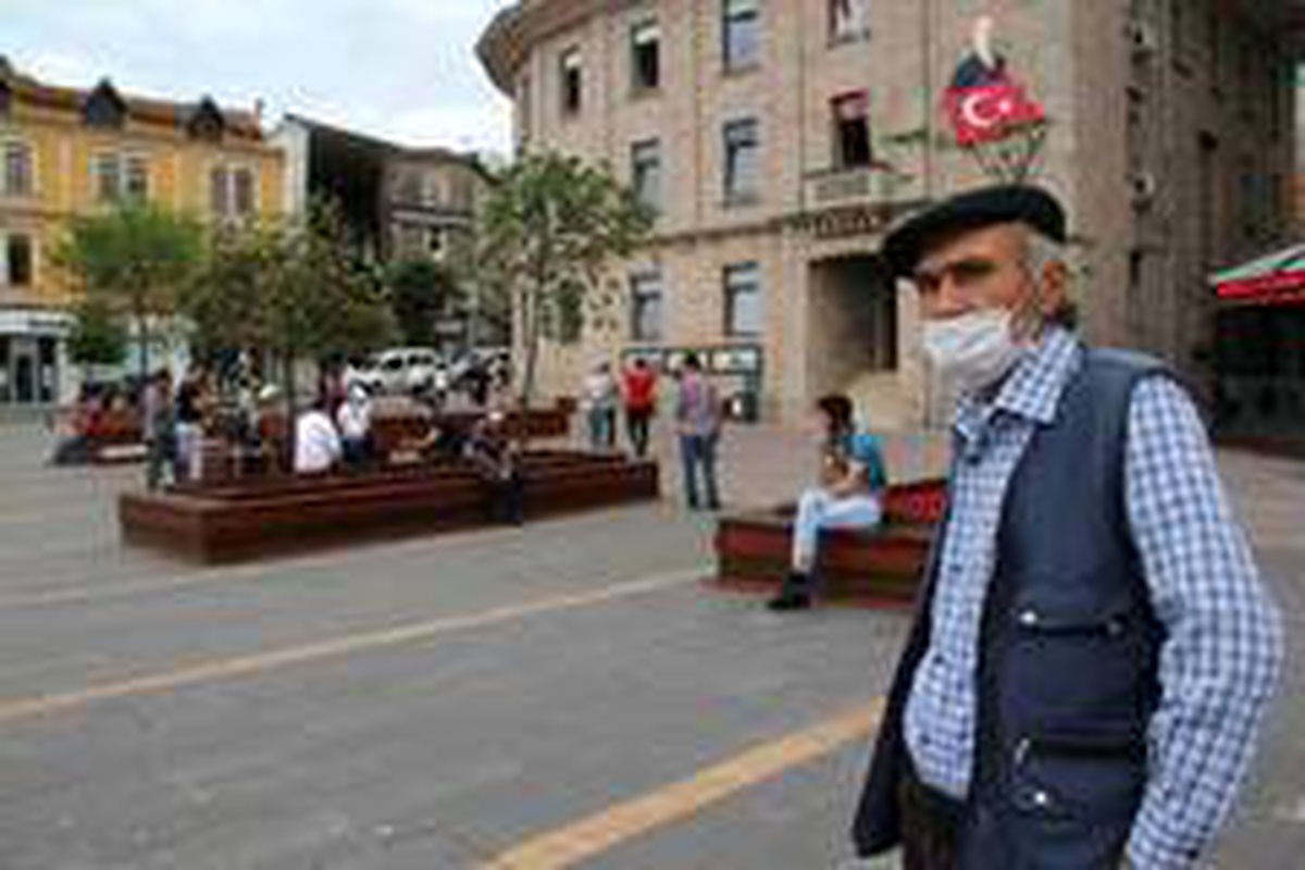 Giresun\'da maske takmayan 10 kişiye 9 bin TL ceza kesildi