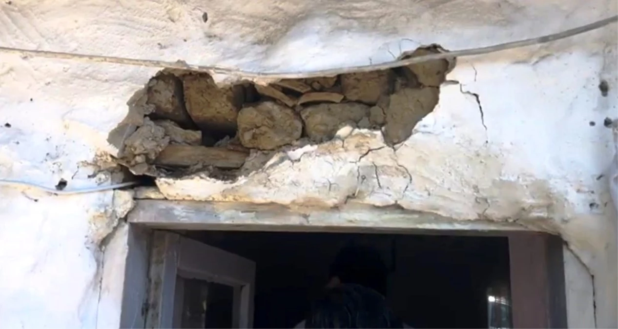 Manisa\'daki depremin hasarları ortaya çıkmaya başladı