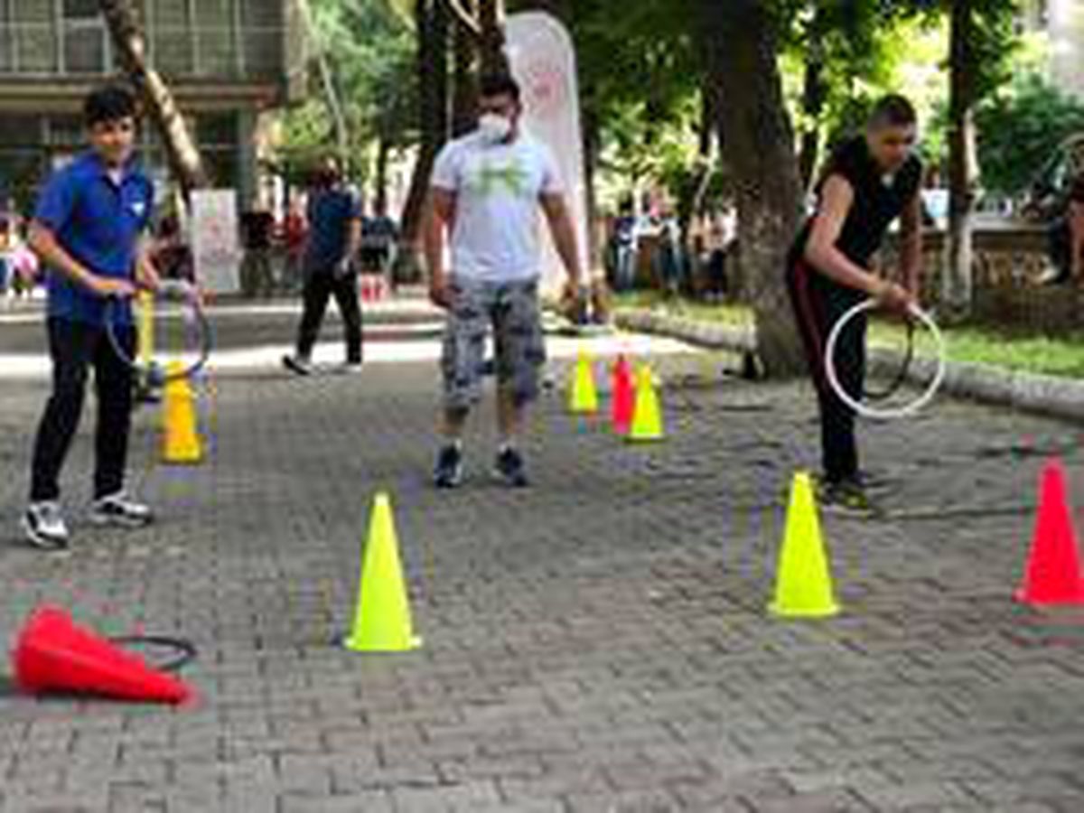 Manisa\'nın 3 ilçesinde çocuklar spor parkurunda eğlendi