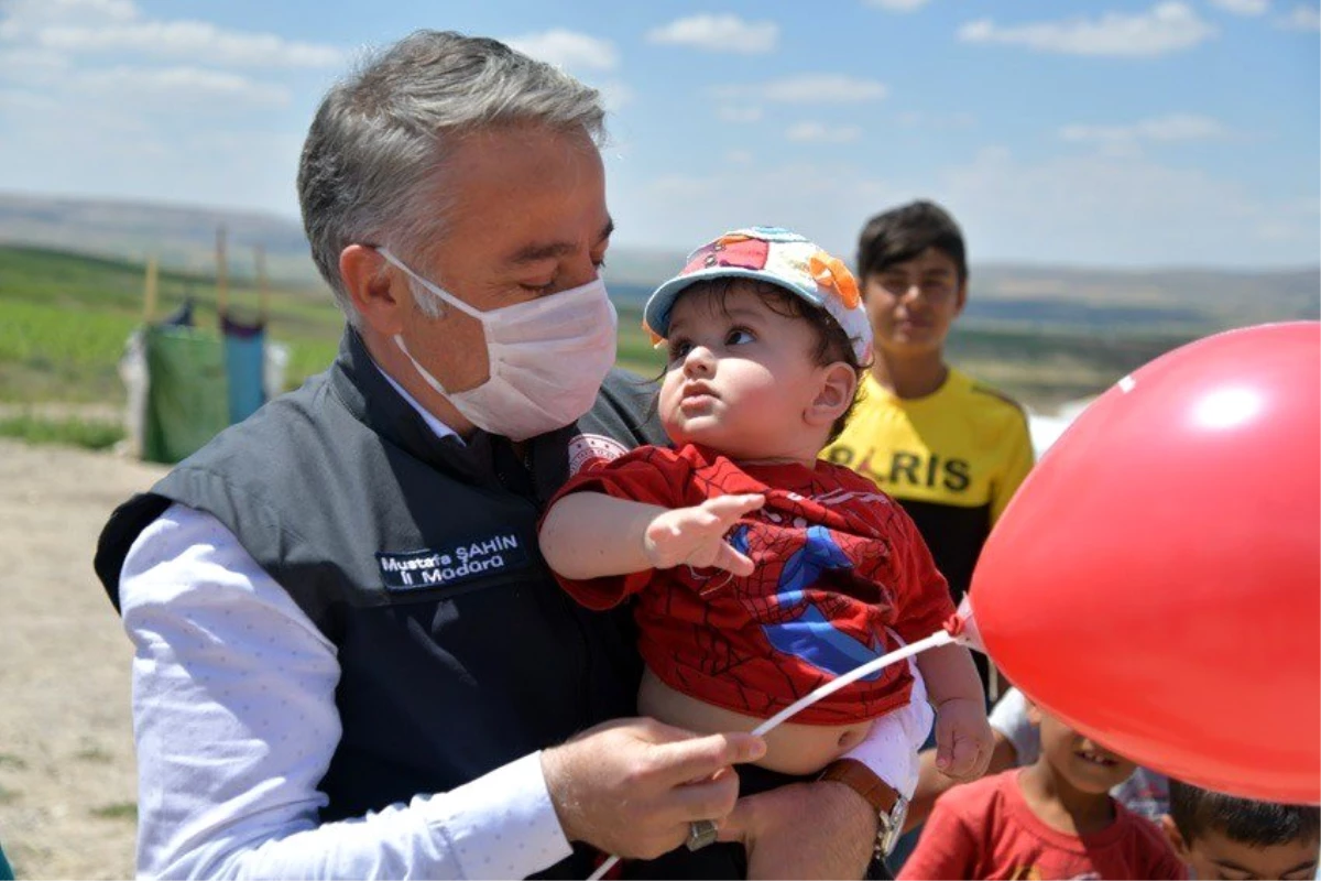 Mevsimlik işçiler ve çocuklarını mutlu eden etkinlik