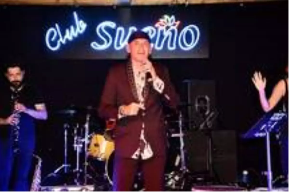 Şarkıcı Altay pandemi sonrası Belek\'te sahne aldı