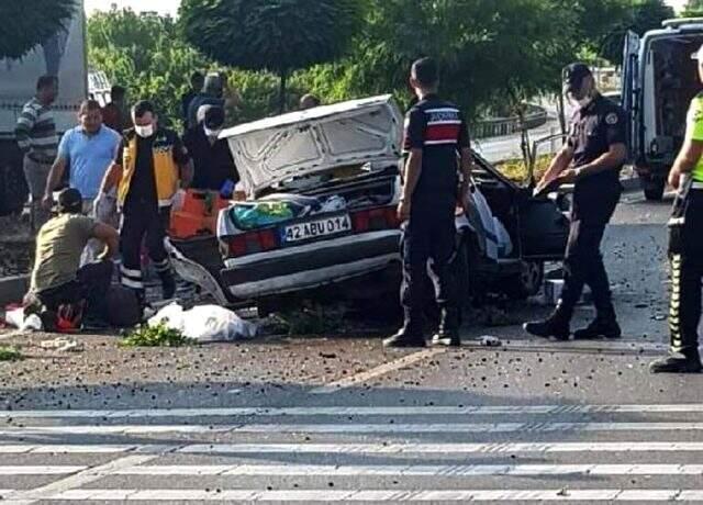 Son dakika: Konya'da tarım işçilerini taşıyan minibüs tırla çarpıştı, 6 kişi hayatını kaybetti