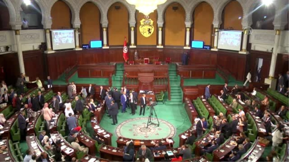 Tunus Meclis Başkanı Gannuşi\'den milletvekillerine sükunet çağrısı