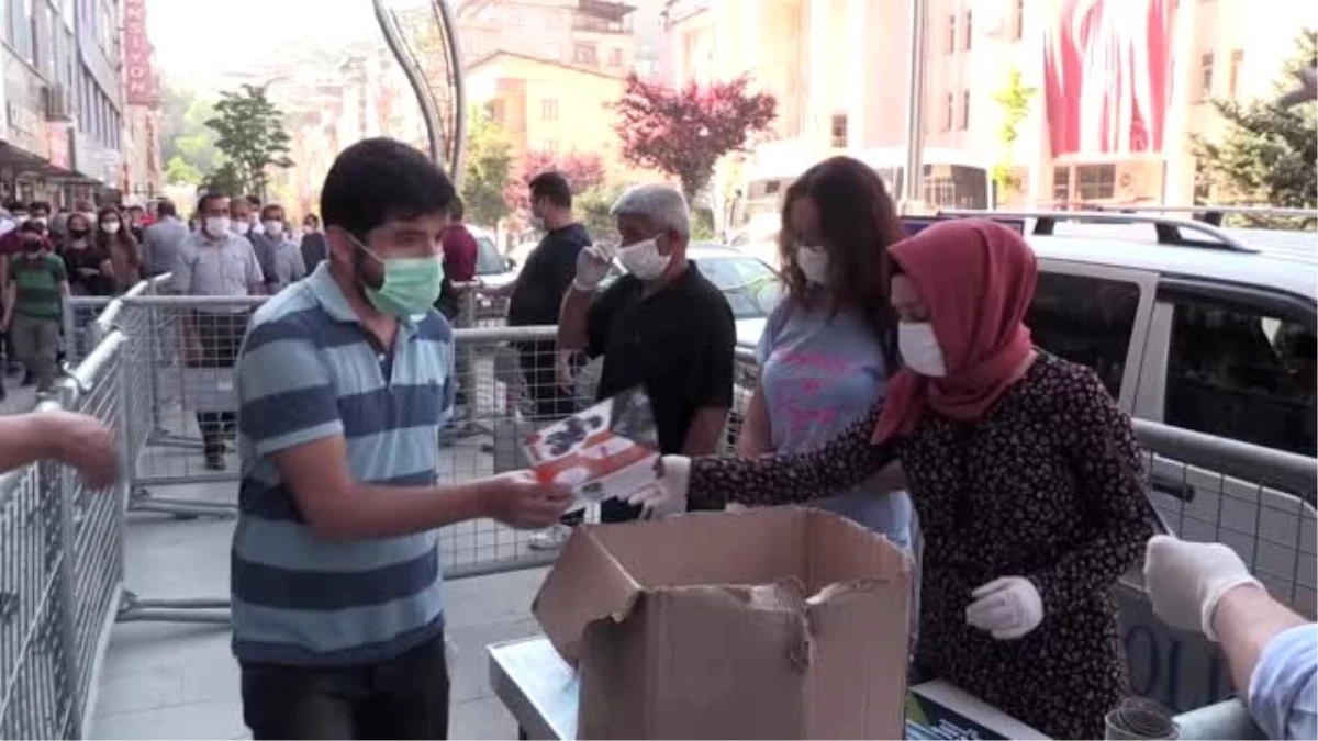 3 bin kişiye ücretsiz maske dağıtıldı