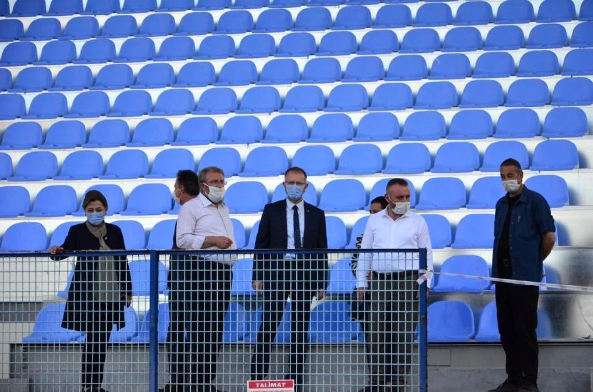 AK Parti heyeti Dumlupınar Stadyumu\'nda incelemelerde bulundu