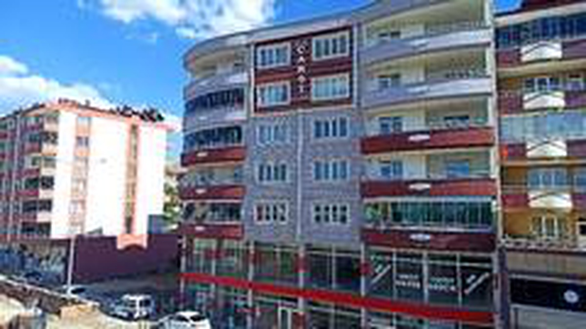 Son dakika haberleri! Apartmanın 6\'ncı kattan düşen kadın hayatını kaybetti