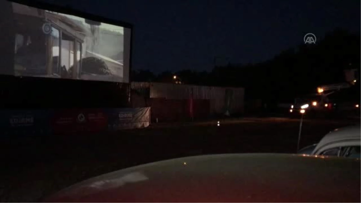 Son Dakika: "Arabalı Sinema Gecesi" ile sinema keyfi arabalara taşındı