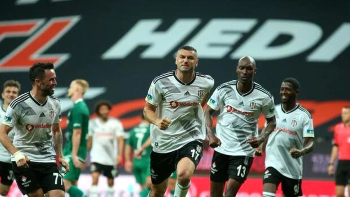 Burak Yılmaz, Beşiktaş\'taki en golcü sezonunu yaşıyor