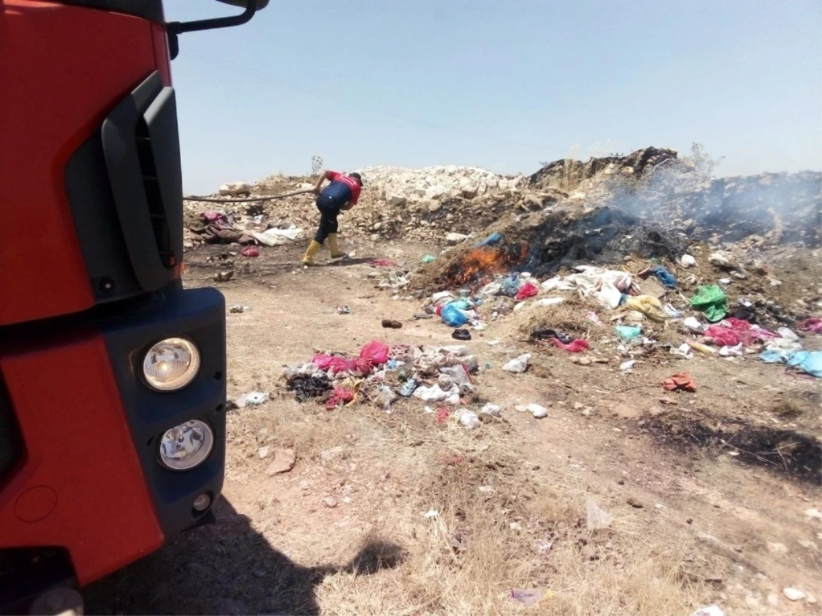 Çöplük alanda çıkan yangın vatandaşı rahatsız etti, itfaiye ekipleri kısa sürede söndürdü