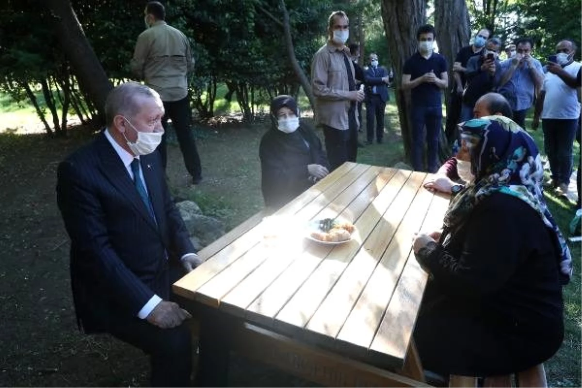 Cumhurbaşkanı Erdoğan vatandaşlarla çay içti