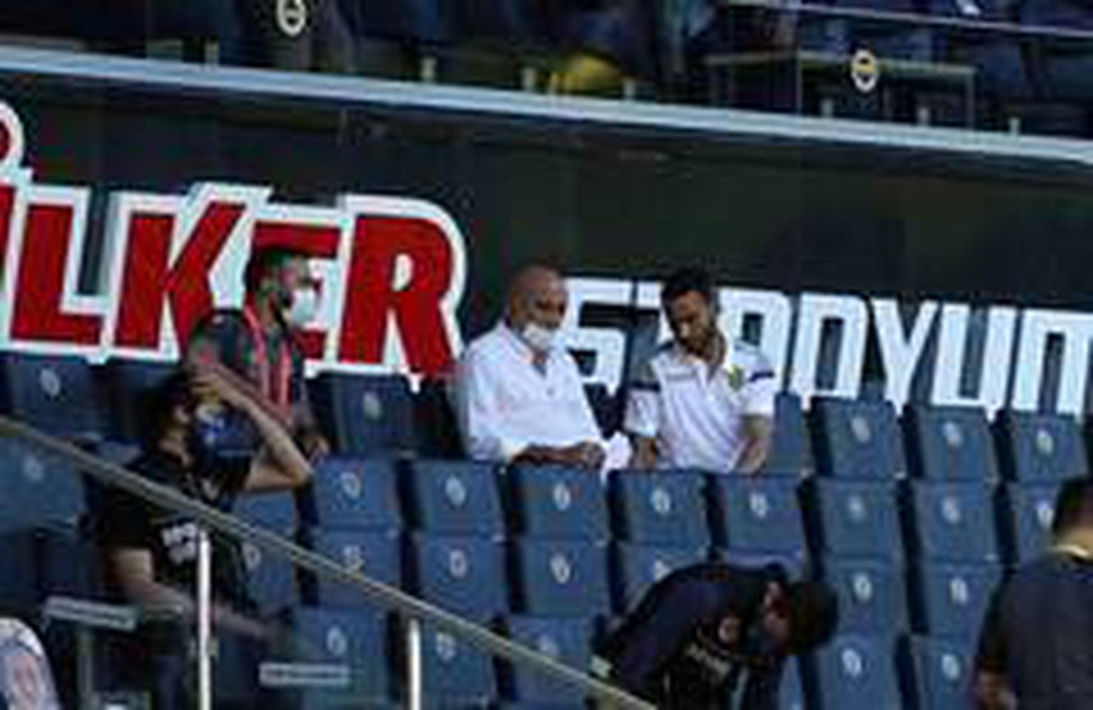 Hikmet Karaman tribünde