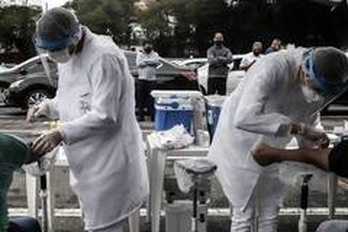 Sao Paulo\'da taksi şoförleri hızlı test kitleriyle kontrol ediliyor