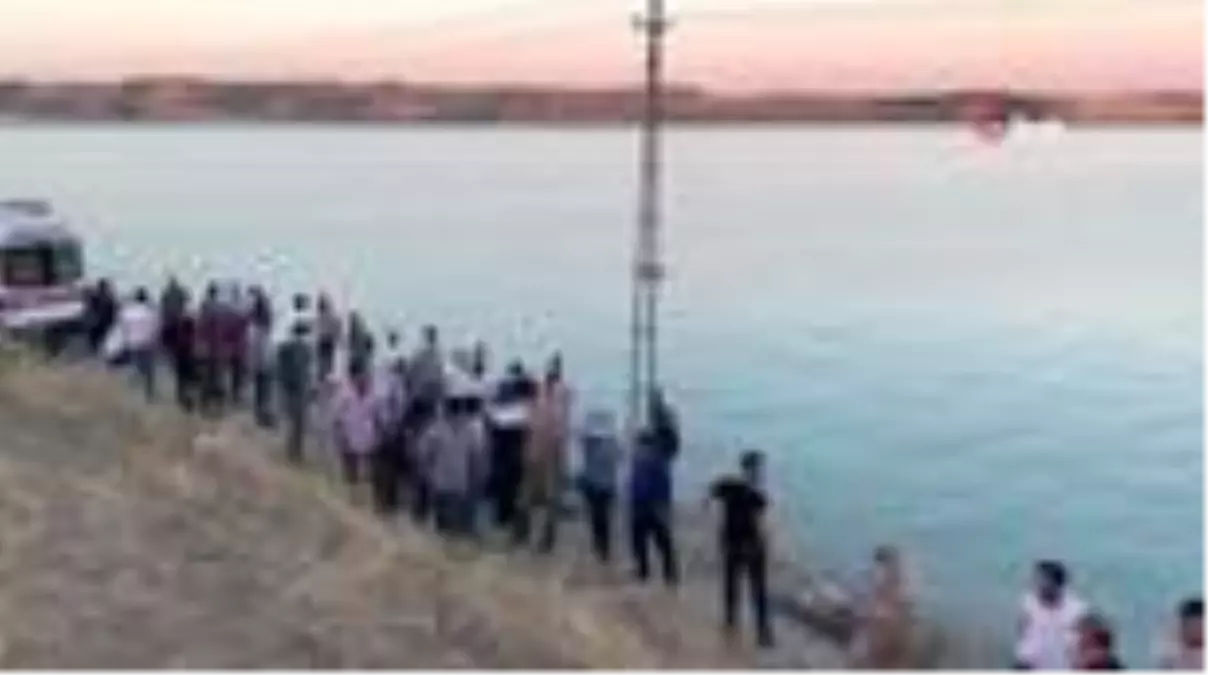 Son dakika... Serinlemek için arkadaşıyla Atatürk Barajı\'na giren genç boğularak hayatını kaybetti