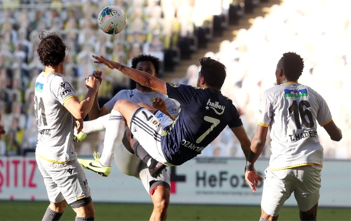 Süper Lig: Fenerbahçe: 0 Yeni Malatyaspor: 0 (İlk yarı)