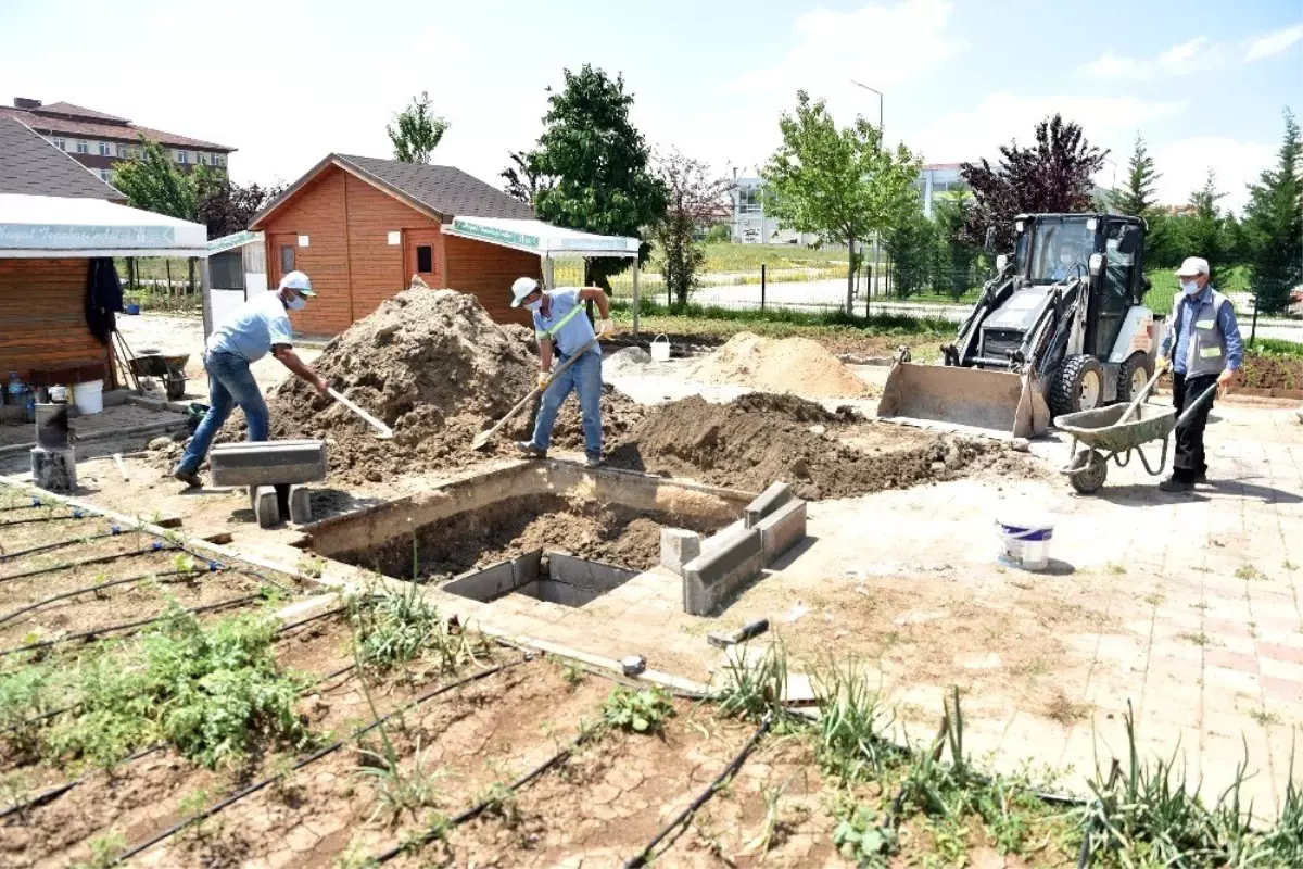 Tepebaşında parkların bakım ve onarımı sürüyor