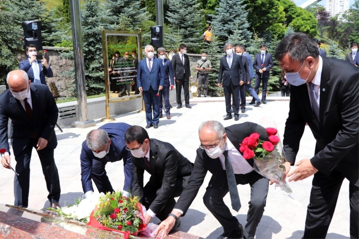 Topçu, "Mahtumkulu Firakı Şiir Bayramı" etkinliğine katıldı