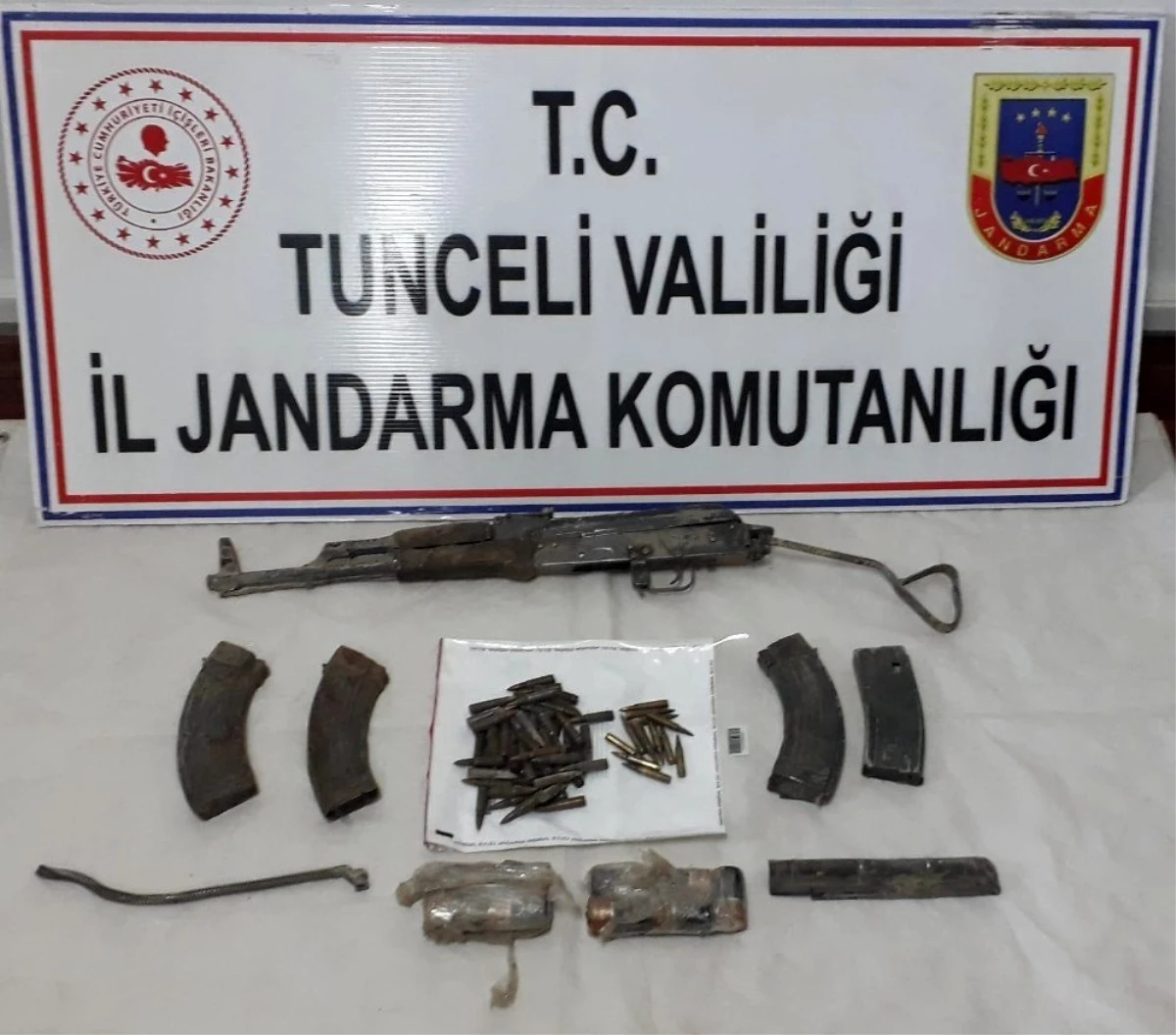 Tunceli\'de silah, mühimmat ve malzeme ele geçirildi