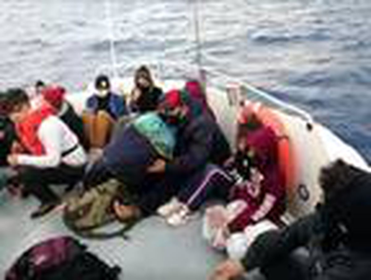 Yunan tarafından can salıyla Türk sularına itilen göçmenler kurtarıldı