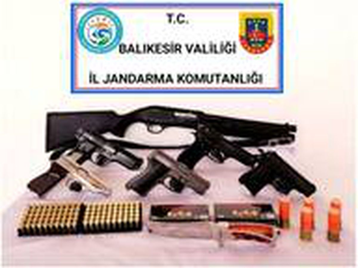 Balıkesir\'de jandarmadan silah operasyonu