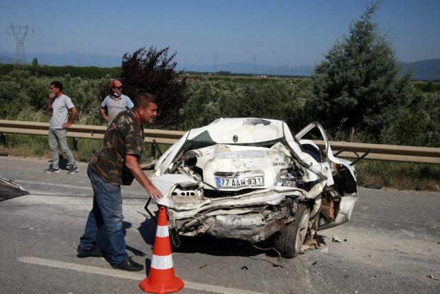 Belediye başkanı adayı hurdaya dönen otomobilden sağ çıktı