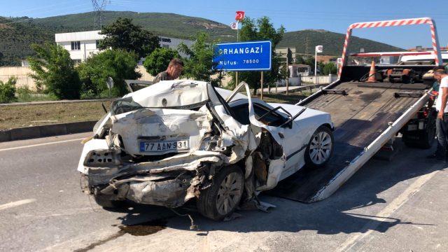 Belediye başkanı adayı hurdaya dönen otomobilden sağ çıktı