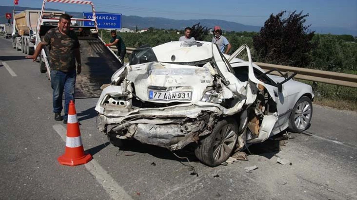 Belediye başkanı adayı hurdaya dönen otomobilden sağ çıktı