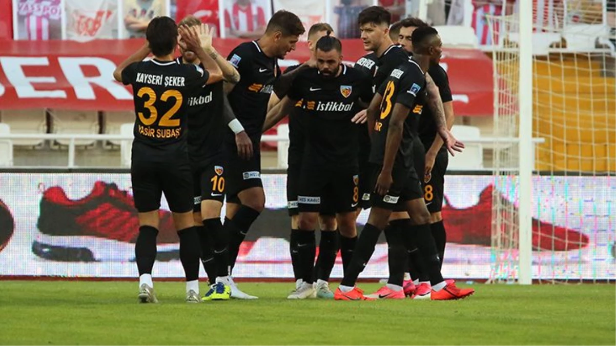 Demir Grup Sivasspor, sahasında Hes Kablo Kayserispor\'a 2-0 mağlup oldu