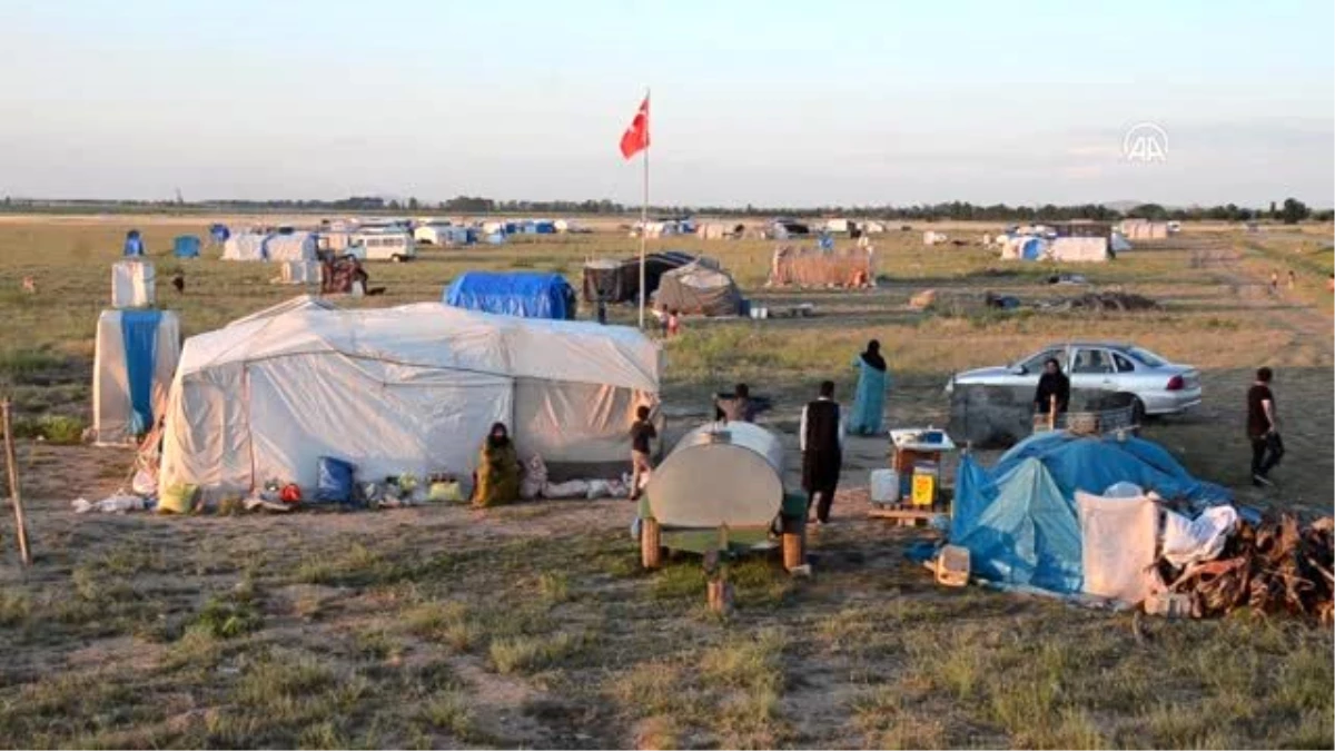 Kışın sahnelerin, yazın tarlaların tozunu attırıyor