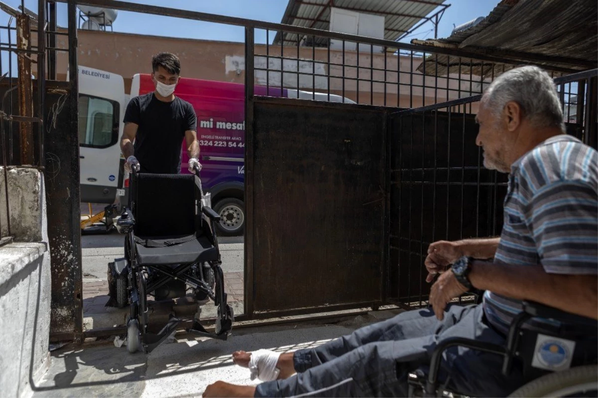 Mersin\'de engellilere akülü sandalye desteği