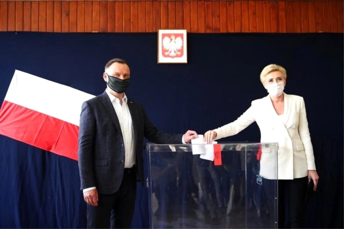 Polonya\'da cumhurbaşkanlığı seçimleri ikinci tura kaldı