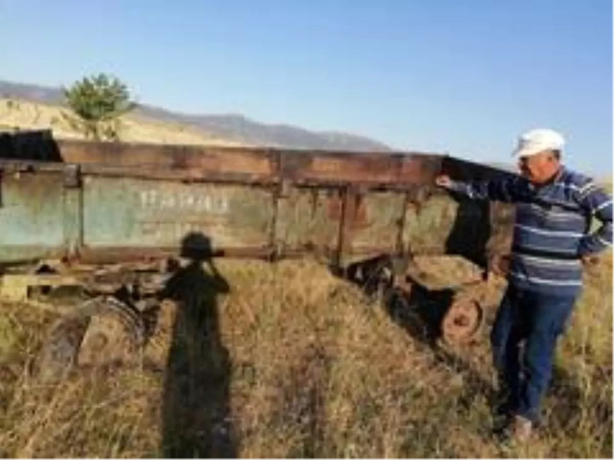 Son dakika haberleri... Saman balyası yüklü römorklar yandı