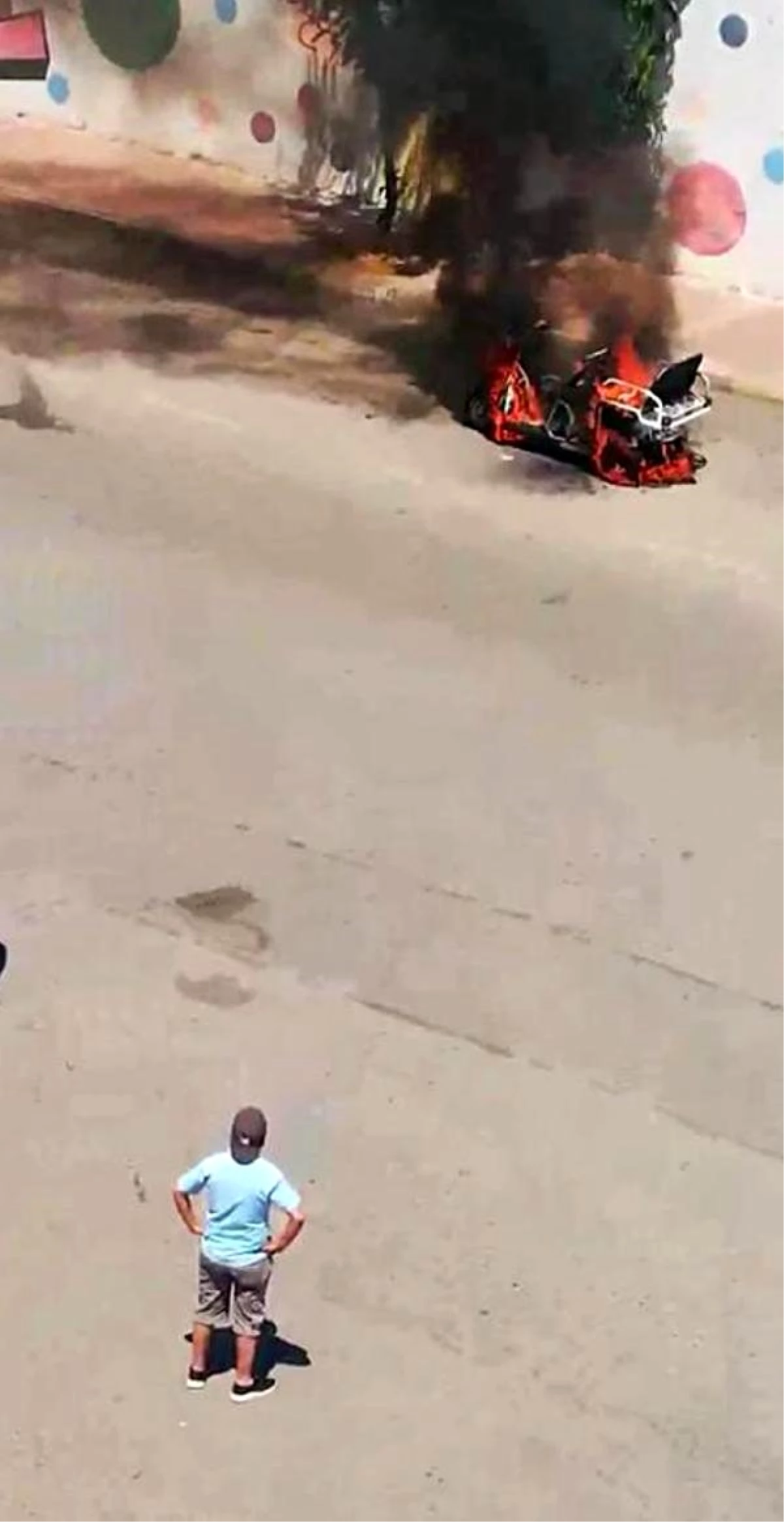 Seyir halindeki motosiklet, alev alev yandı