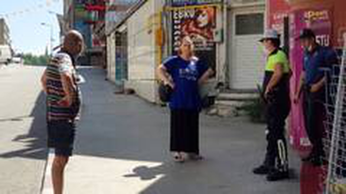 Yabancı turistler ile polis arasındaki diyalog tebessüm ettirdi