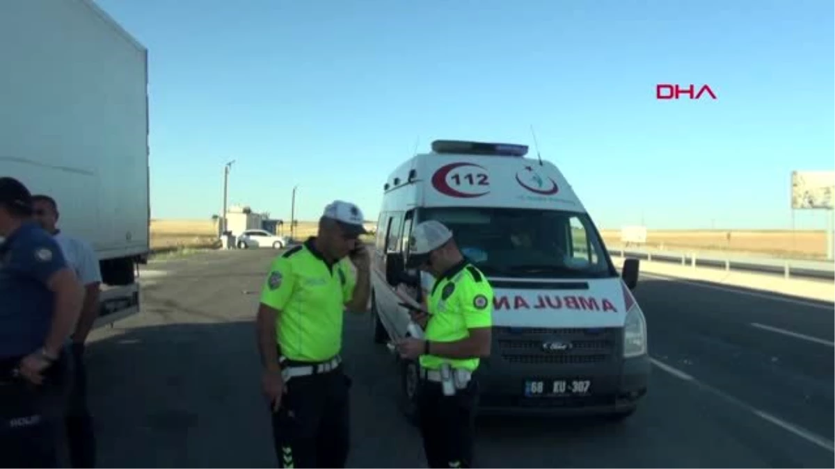 Aksaray Yanan aracın sürücüsünü polisler kurtardı