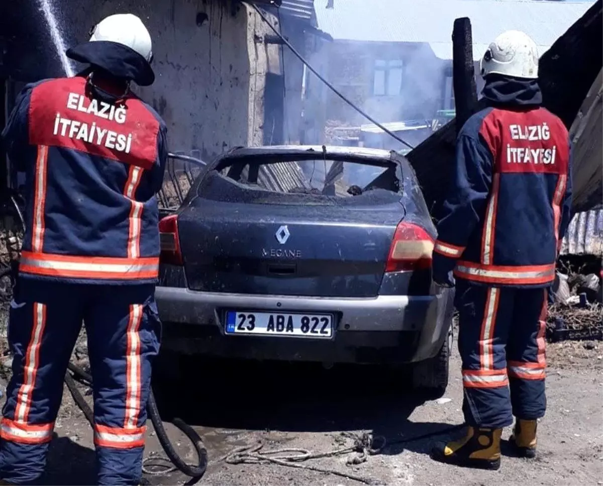 Elazığ\'da ev ve araç yangını