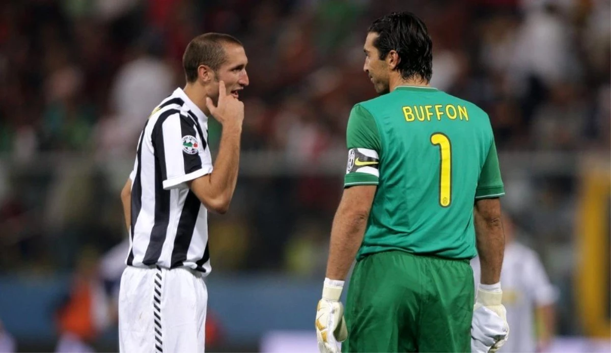 Juventus, Buffon ve Chellini\'nin sözleşmelerini uzattı