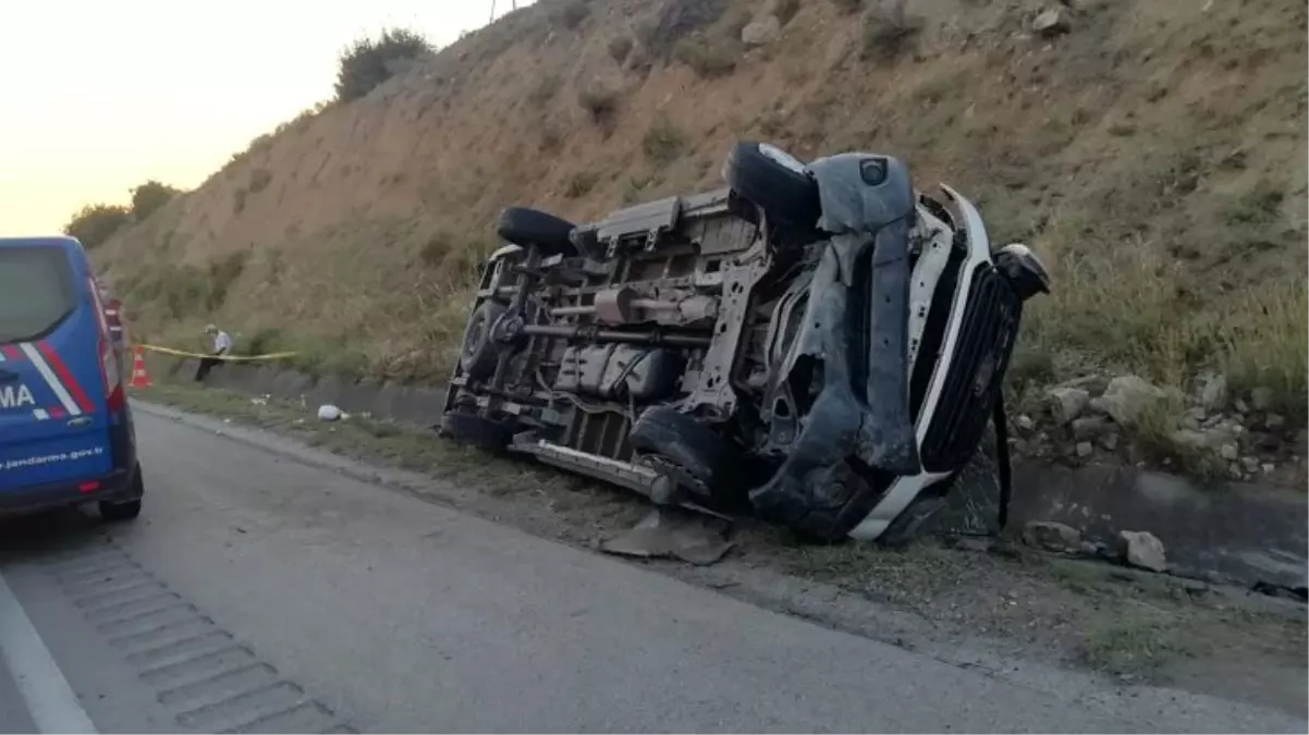 Lastiği patlayan minibüs şarampole devrildi: 16 kişi yaralandı