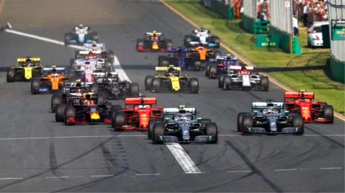 Mercedes, Formula 1\'de bu sezon siyah arabayla yarışacak