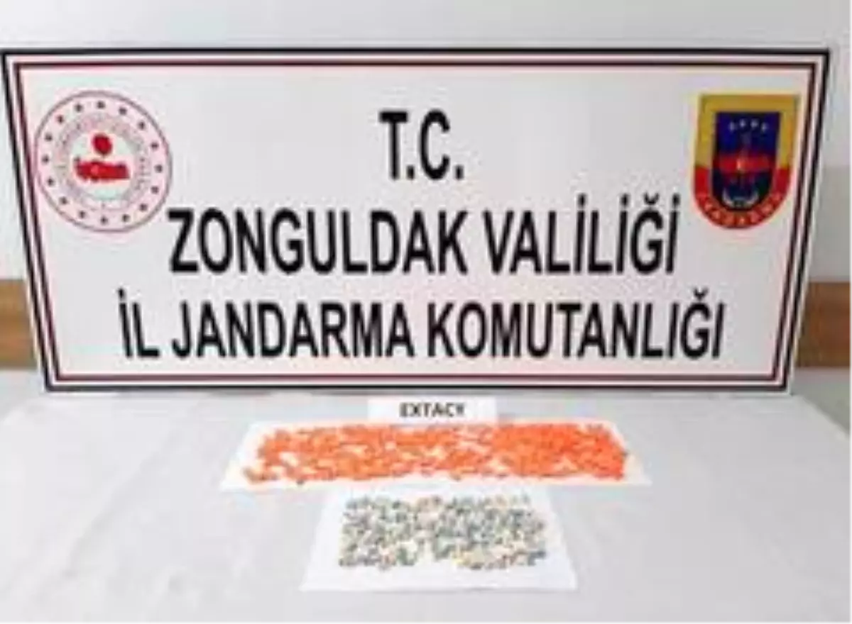 Son dakika haberi! Zonguldak\'ta 989 uyuşturucu hapı satacaklardı, kıskıvrak yakalandılar