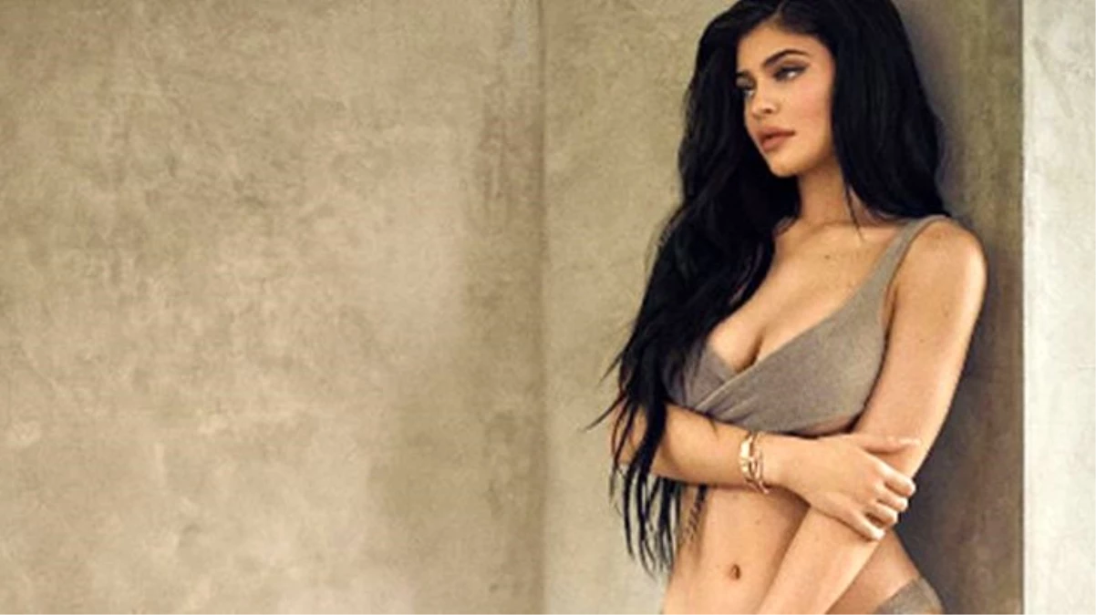 ABD\'li model Kylie Jenner, pembe peruğu ve iç çamaşırlı pozuyla gündem oldu