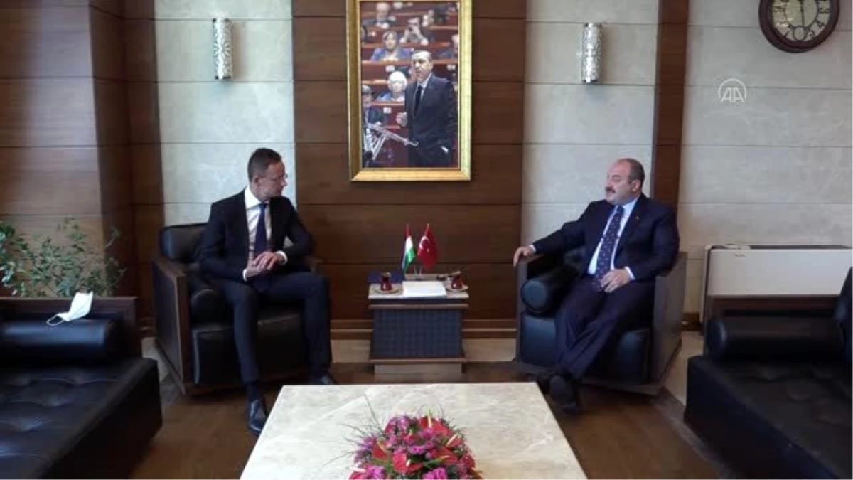 Bakan Varank, Macaristan Dışişleri ve Dış Ticaret Bakanı Szijjarto ile görüştü