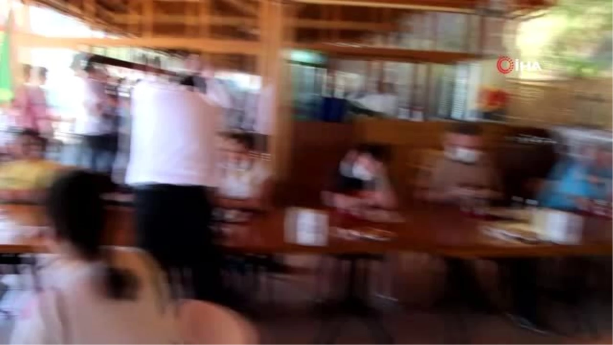 Balıkesir'in Mavi Bayrakları Ayvalık'tan göndere çekildi