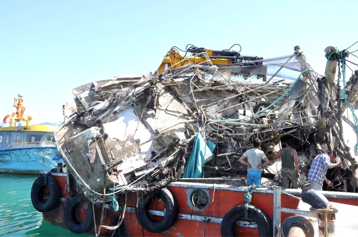 Son dakika haberleri... Batan tekne Alperen57\'nin enkazı çıkarıldı