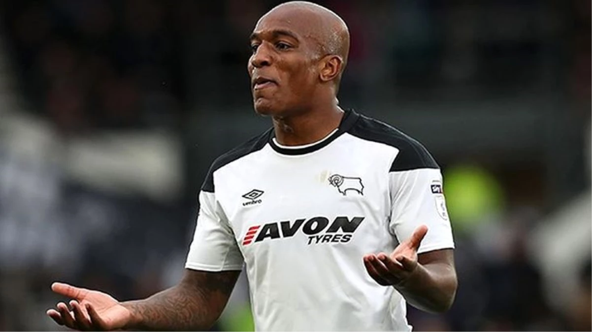 Derby County forması giyen Andre Wisdom, bıçaklı saldırıya uğradı ve hastaneye kaldırıldı