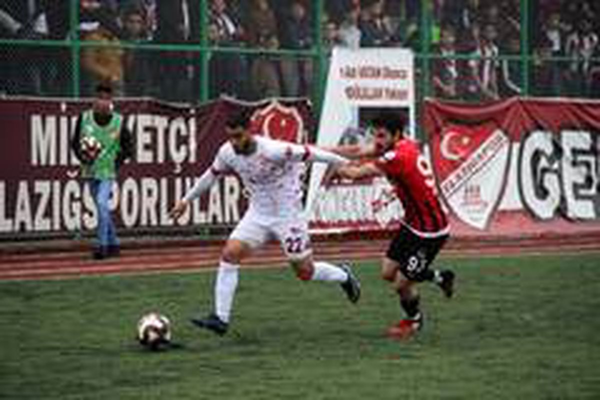 Elazığspor\'da Murathan\'ın çapraz bağları koptu