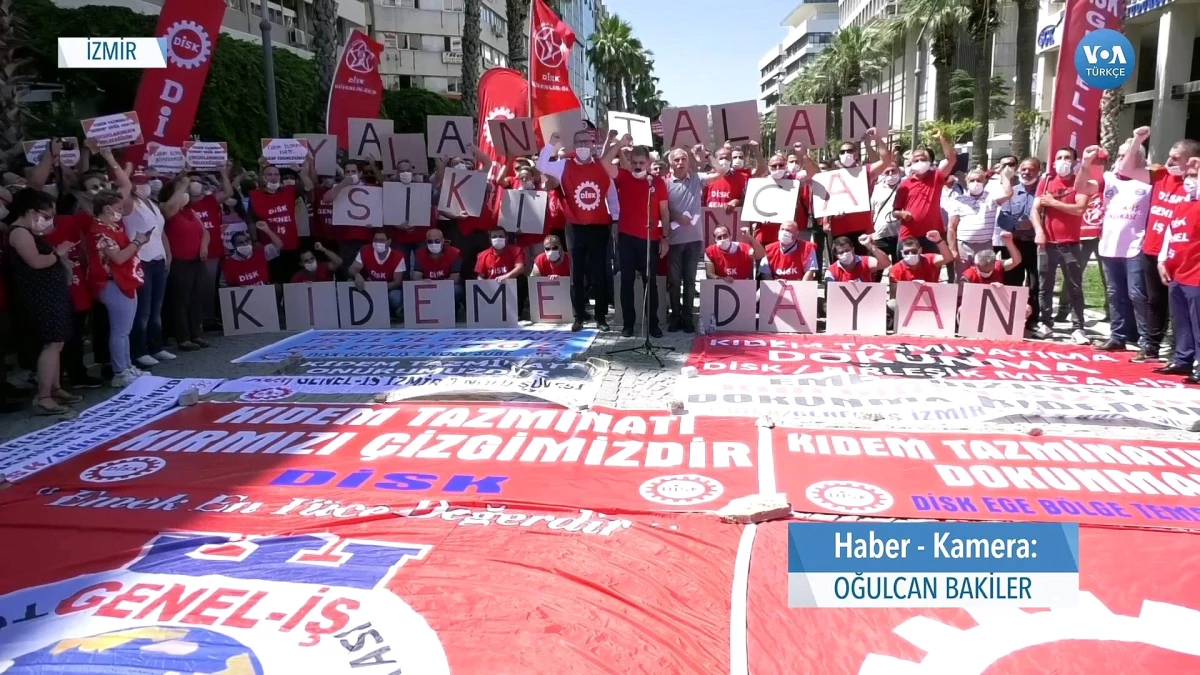 İzmir\'de İşçiler Hükümeti Protesto Etti