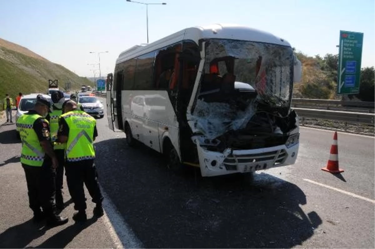 Son dakika haberleri | Kocaeli\'de işçi midibüsü, kamyona çarptı: 13 yaralı